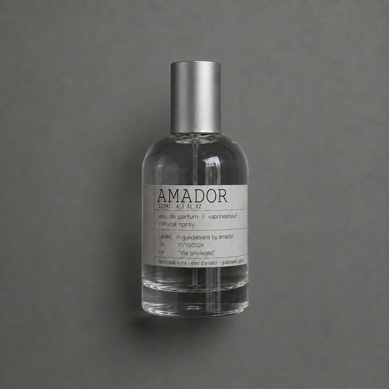 Amador de Elixir Amador: frasco cilíndrico de 120 ml sobre fondo gris.