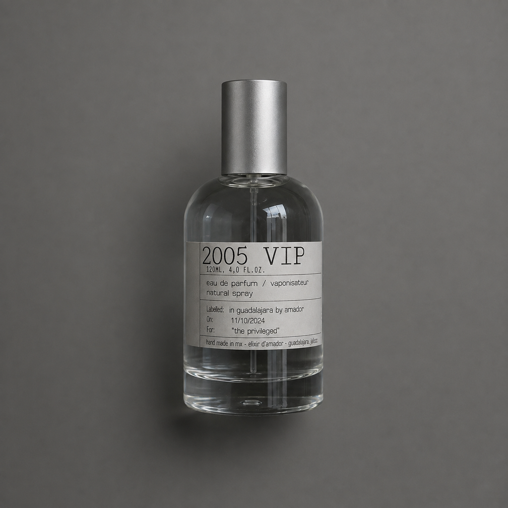 2005 VIP de Elixir Amador: frasco cilíndrico de 120 ml sobre fondo gris.