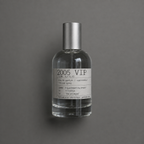 2005 VIP de Elixir Amador: frasco cilíndrico de 120 ml sobre fondo gris.