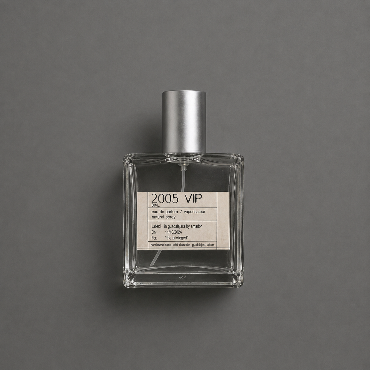 2005 VIP de Elixir Amador: frasco cuadrado de 60 ml sobre fondo gris.