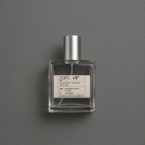 2005 VIP de Elixir Amador: frasco cuadrado de 60 ml sobre fondo gris.