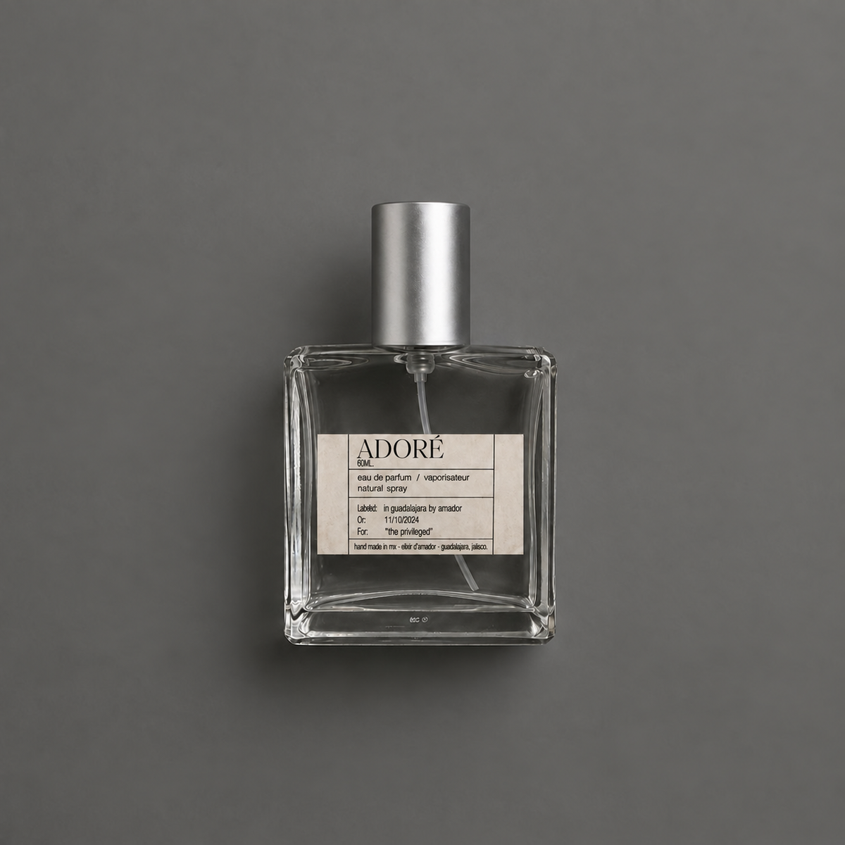 Adoré de Elixir Amador: frasco cuadrado de 60 ml.