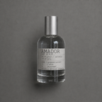 Amador de Elixir Amador: frasco cilíndrico de 120 ml sobre fondo gris.