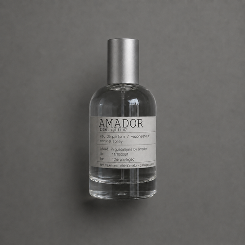 Amador de Elixir Amador: frasco cilíndrico de 120 ml sobre fondo gris.