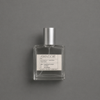 Amador de Elixir Amador: frasco cuadrado de 60 ml sobre fondo gris.