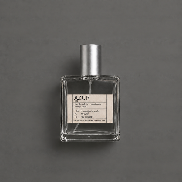 Azur de Elixir Amador: frasco cuadrado de 60 ml sobre fondo gris.