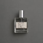 Cavalier de Elixir Amador: frasco cuadrado de 60 ml sobre fondo gris.