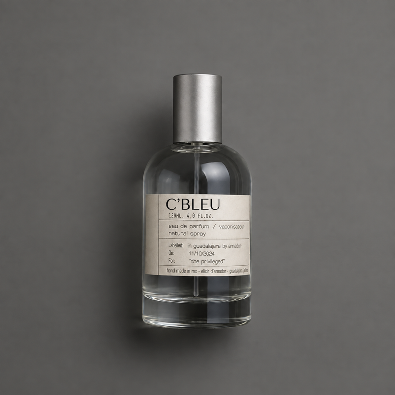 C’Bleu de Elixir Amador: frasco cilíndrico de 120 ml sobre fondo gris.
