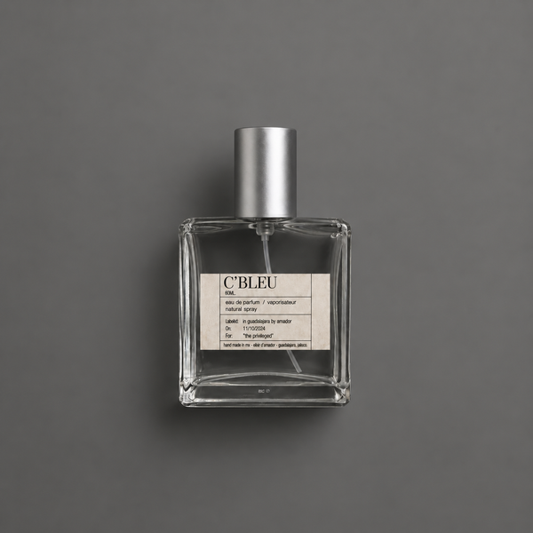 C’Bleu de Elixir Amador: frasco cuadrado de 60 ml sobre fondo gris.