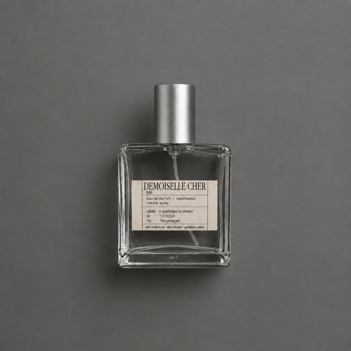Demoiselle Cher de Elixir Amador: frasco cuadrado de 60 ml.