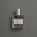 Dominus V de Elixir Amador: frasco cuadrado de 60 ml sobre fondo gris.
