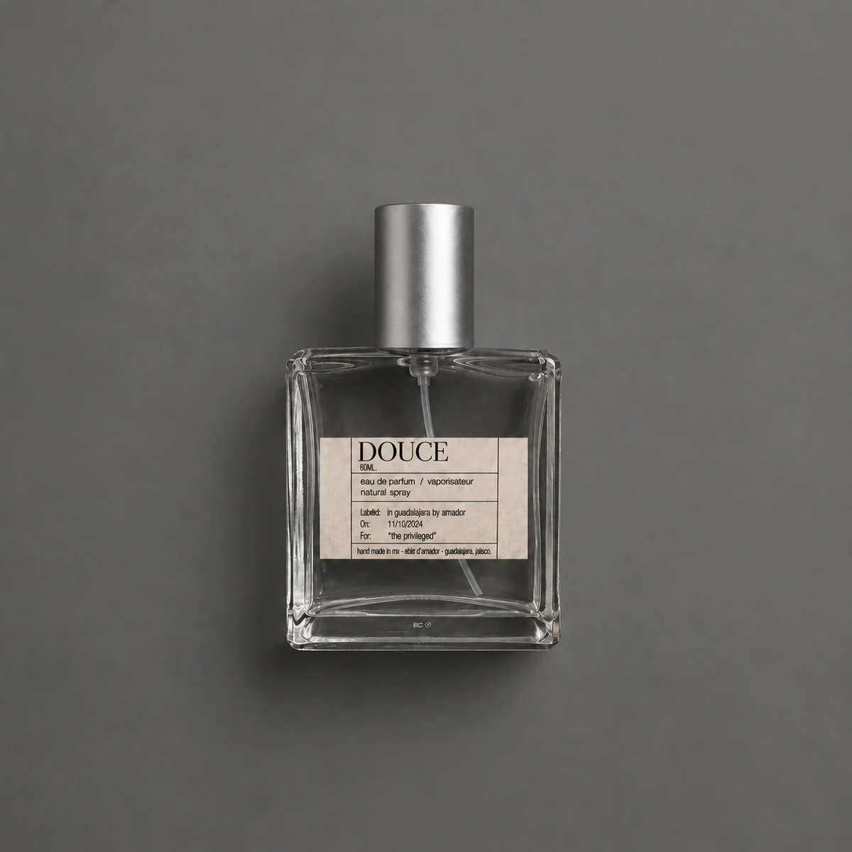 Douce de Elixir Amador: frasco cuadrado de 60 ml.