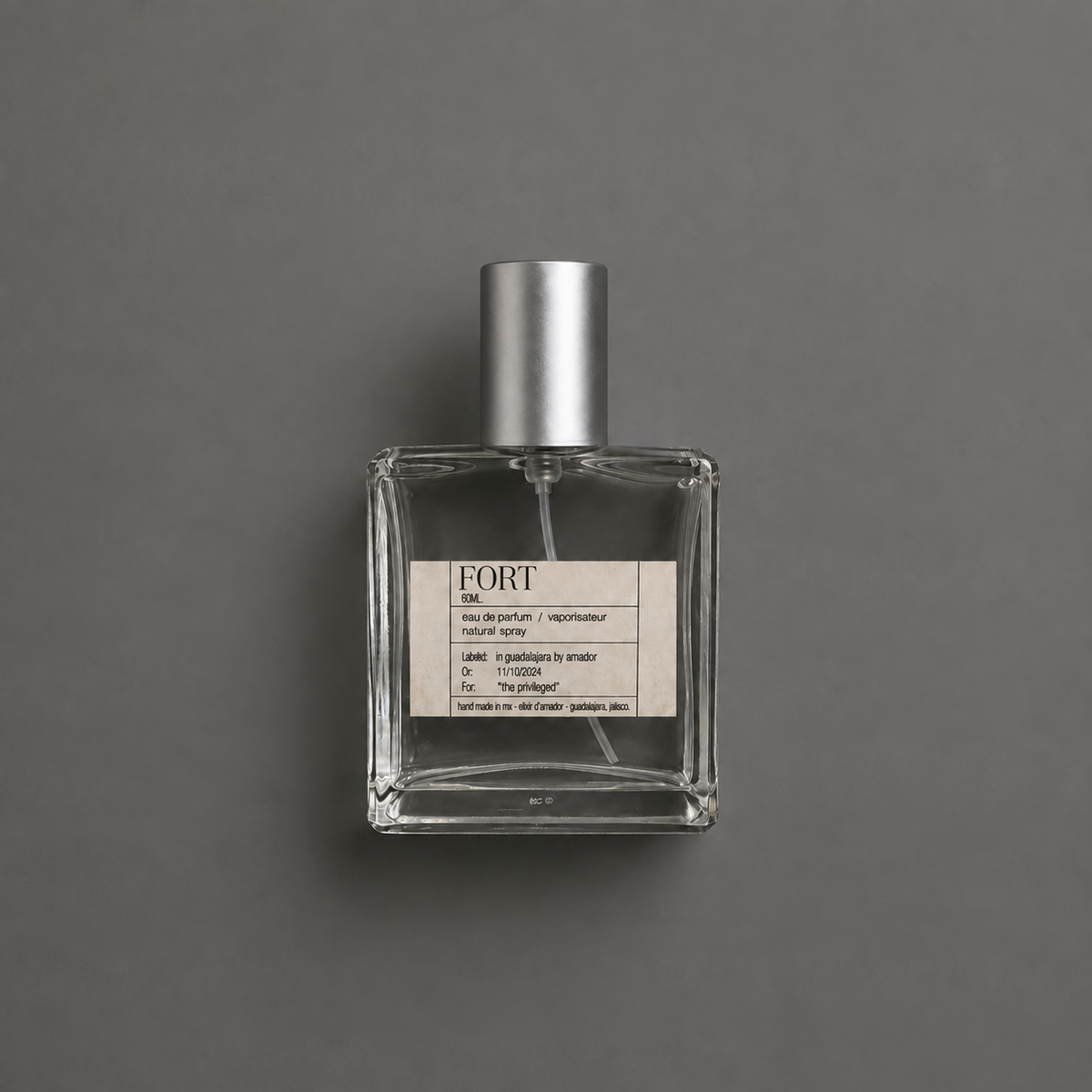 Fort de Elixir Amador: frasco cuadrado de 60 ml sobre fondo gris.