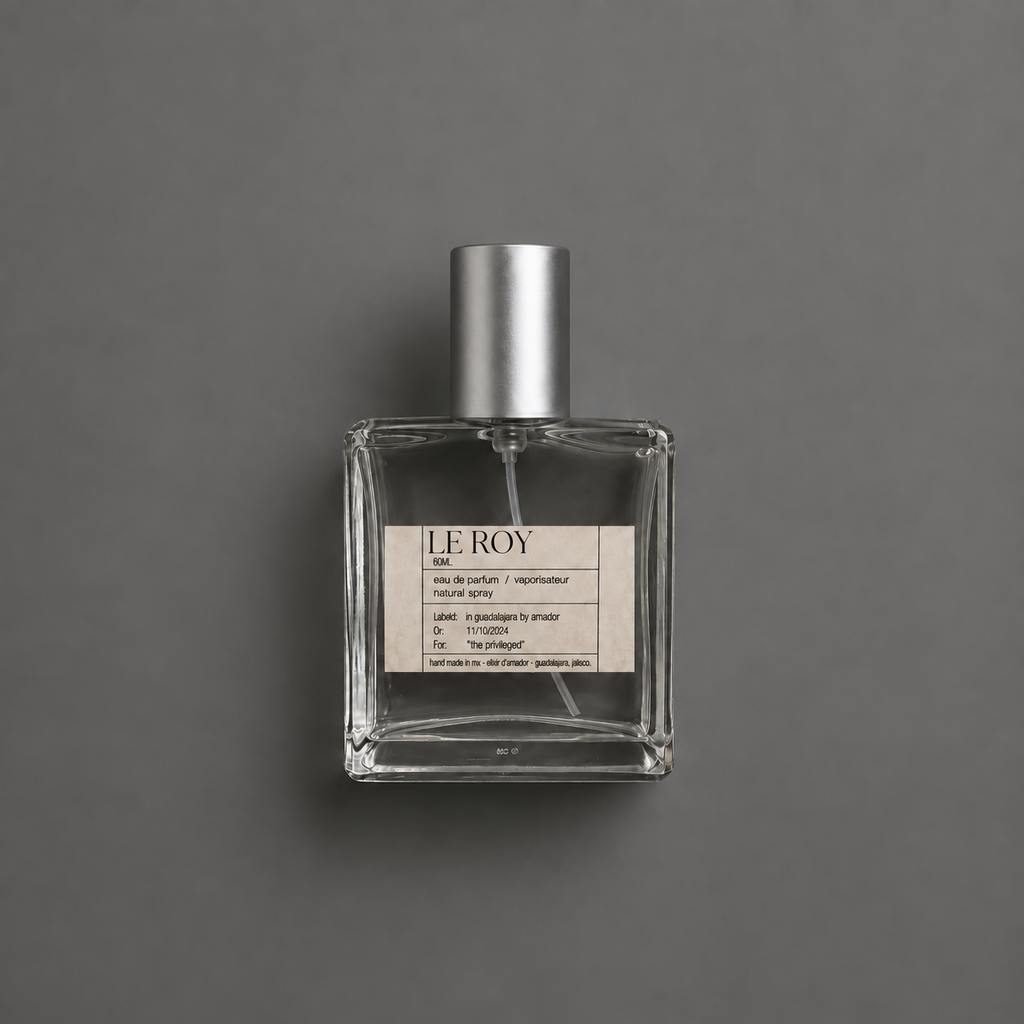 Le Roy de Elixir Amador: frasco cuadrado de 60 ml sobre fondo gris.