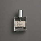Le Roy de Elixir Amador: frasco cuadrado de 60 ml sobre fondo gris.