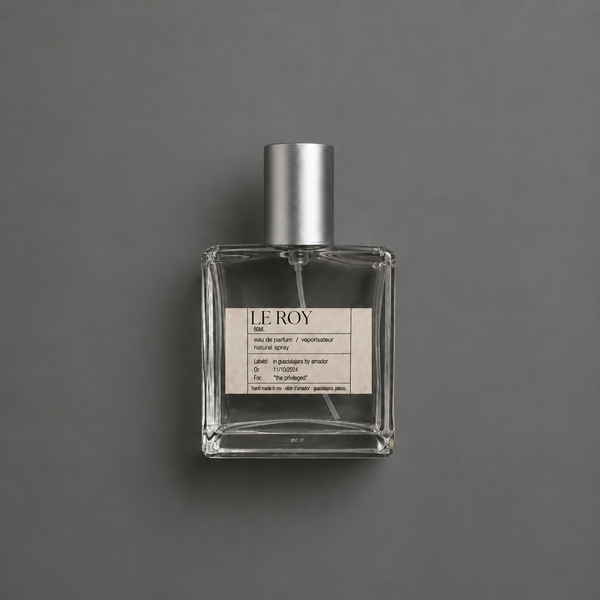 Le Roy de Elixir Amador: frasco cuadrado de 60 ml sobre fondo gris.
