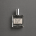 Légendaire de Elixir Amador: frasco cuadrado de 60 ml sobre fondo gris.
