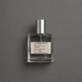 L’Immensité de Elixir Amador: frasco cuadrado de 60 ml sobre fondo gris.