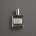 L’Immensité de Elixir Amador: frasco cuadrado de 60 ml sobre fondo gris.