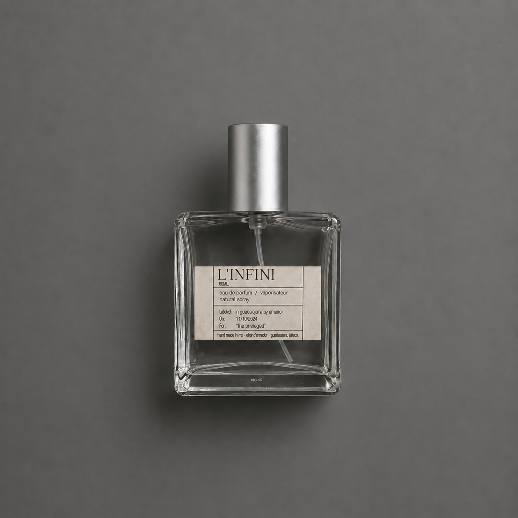 L’Infini de Elixir Amador: frasco cuadrado de 60 ml sobre fondo gris.