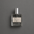 L’Yse de Elixir Amador: frasco cuadrado de 60 ml sobre fondo gris.