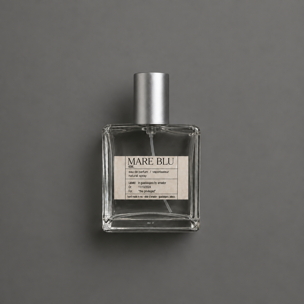 Mare Blu de Elixir Amador: frasco cuadrado de 60 ml sobre fondo gris.