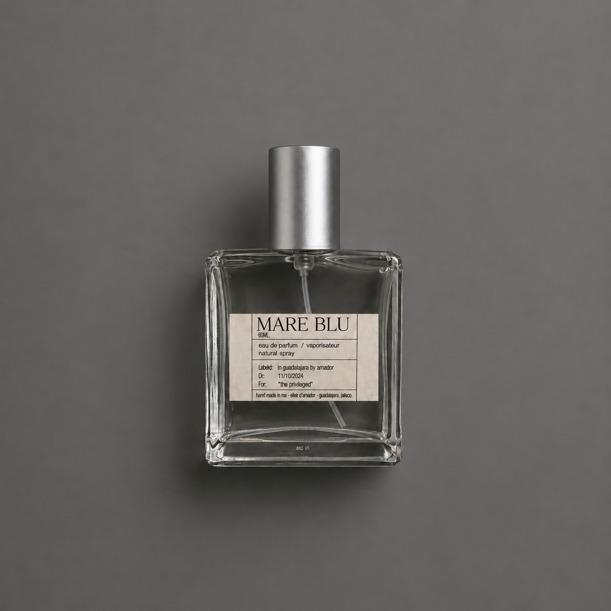 Mare Blu de Elixir Amador: frasco cuadrado de 60 ml sobre fondo gris.