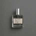 Nuit Nomade de Elixir Amador: frasco cuadrado de 60 ml sobre fondo gris.