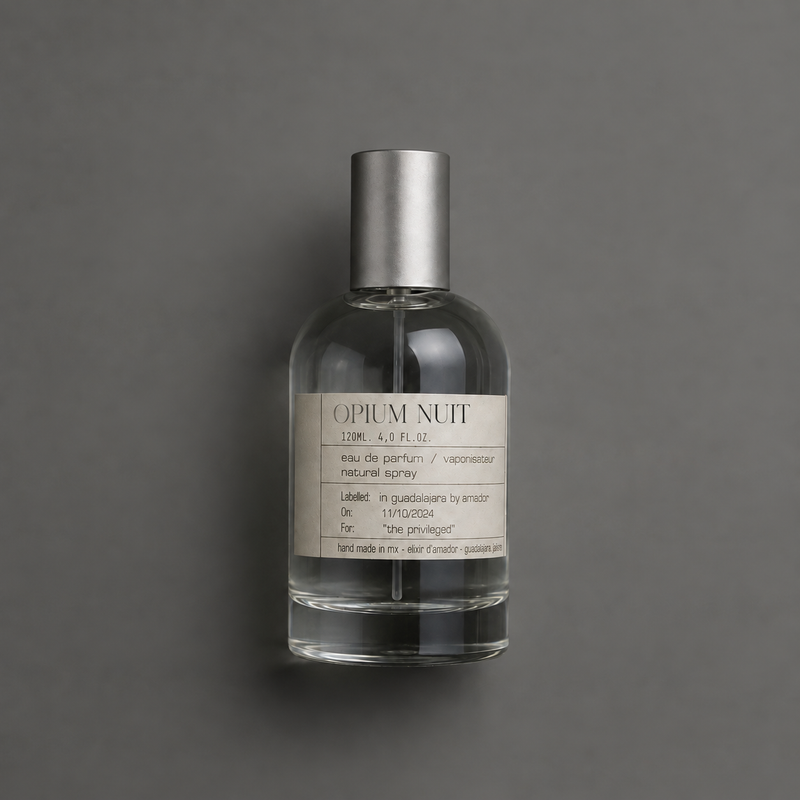 Opium Nuit de Elixir Amador: frasco cilíndrico de 120 ml.
