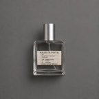 Soleil de Santal de Elixir Amador: frasco cuadrado de 60 ml sobre fondo gris.