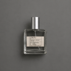 Y’ Bleu de Elixir Amador: frasco cuadrado de 60 ml sobre fondo gris.