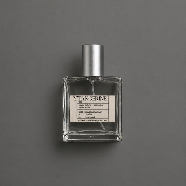 Y’ Tangerine de Elixir Amador: frasco cuadrado de 60 ml sobre fondo gris.